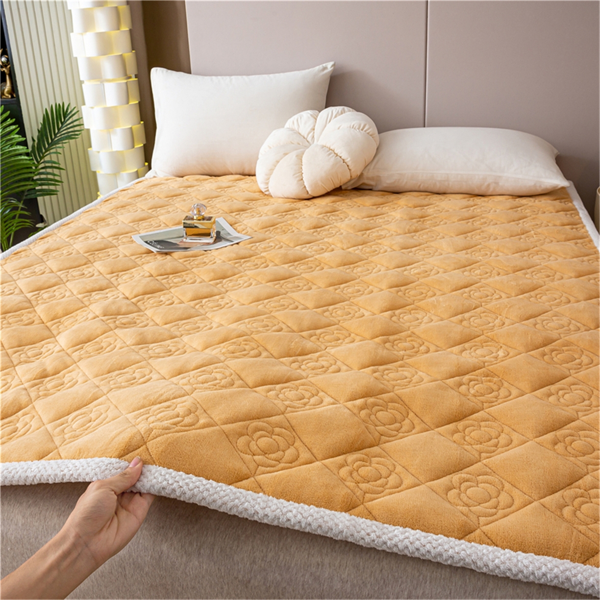 91家纺网 家纺一手货源 找家纺 （总）正邦家纺 2025新款学生宿舍上下铺牛奶绒刺绣玫瑰花夹棉床垫床护垫床褥子