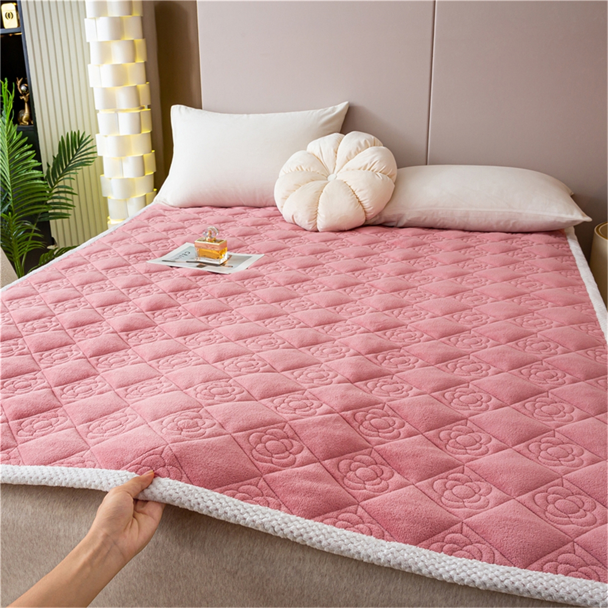 91家纺网 家纺一手货源 找家纺 （总）正邦家纺 2025新款学生宿舍上下铺牛奶绒刺绣玫瑰花夹棉床垫床护垫床褥子