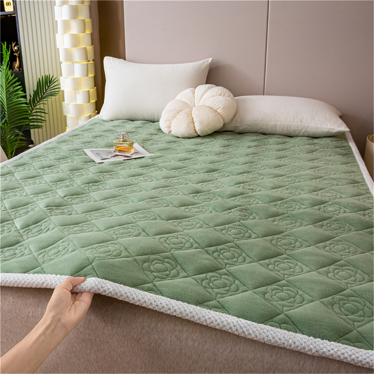 91家纺网 家纺一手货源 找家纺 （总）正邦家纺 2025新款学生宿舍上下铺牛奶绒刺绣玫瑰花夹棉床垫床护垫床褥子