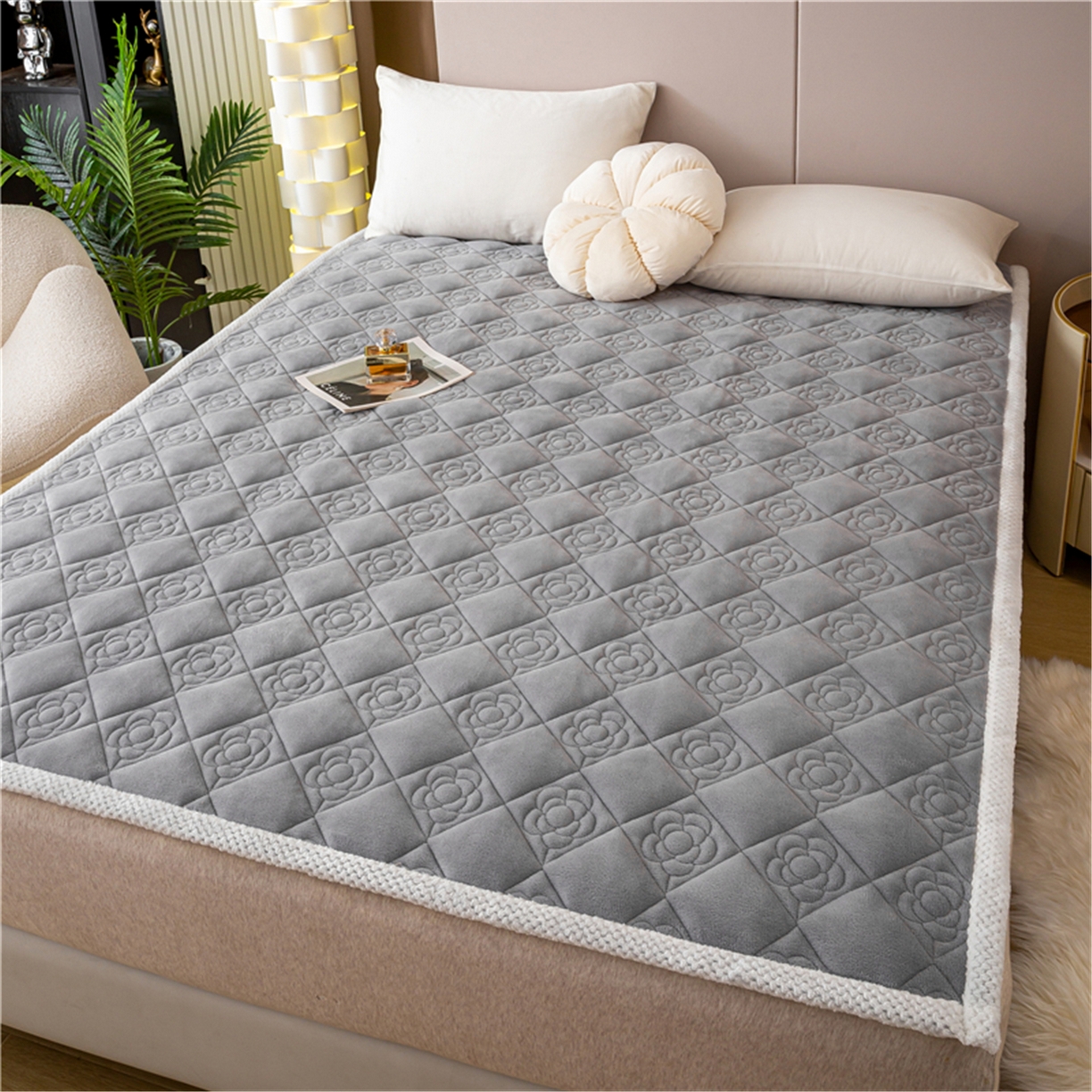 91家纺网 家纺一手货源 找家纺 正邦家纺 2025新款学生宿舍上下铺牛奶绒刺绣玫瑰花夹棉床垫床护垫床褥子 淡雅灰