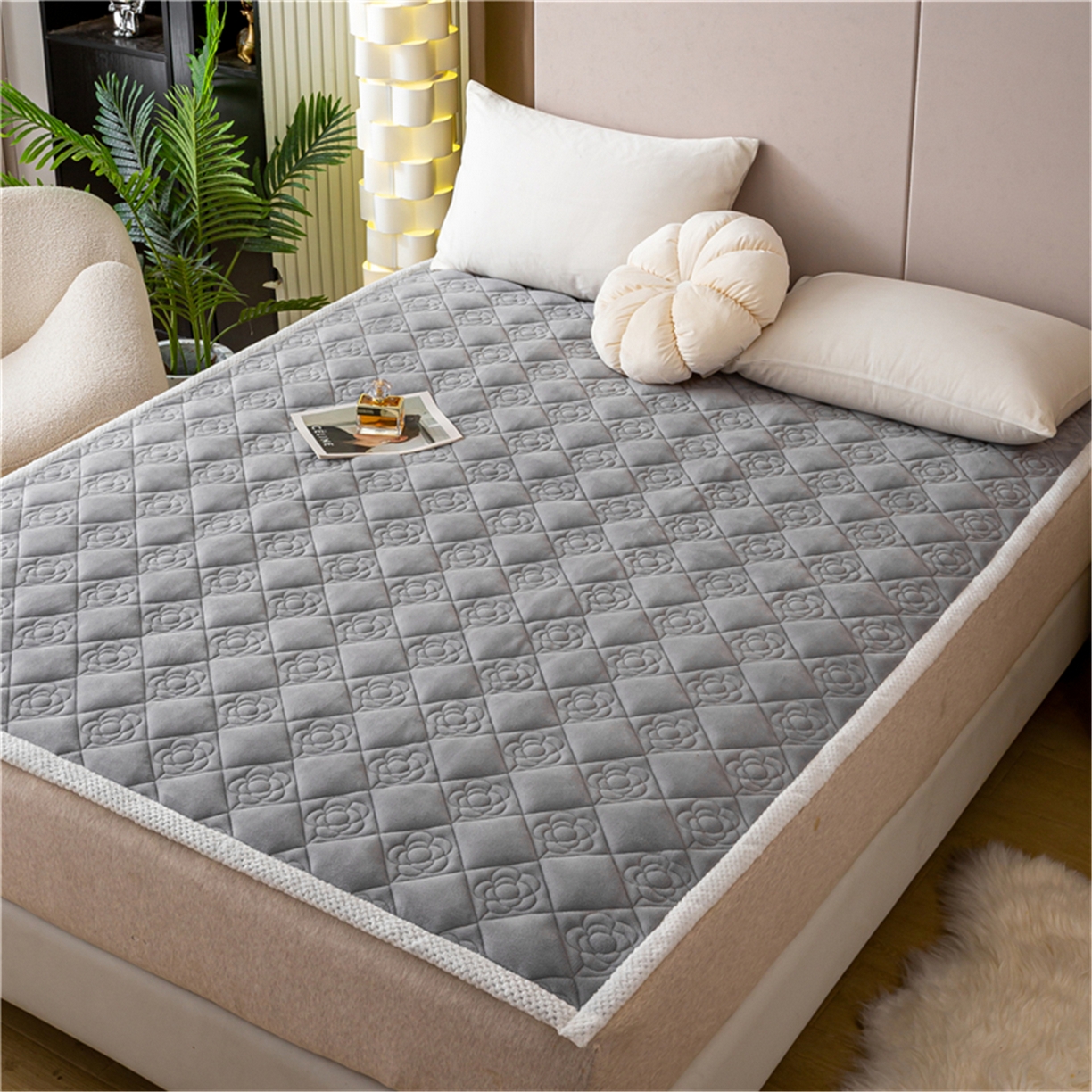 91家纺网 家纺一手货源 找家纺 （总）正邦家纺 2025新款学生宿舍上下铺牛奶绒刺绣玫瑰花夹棉床垫床护垫床褥子