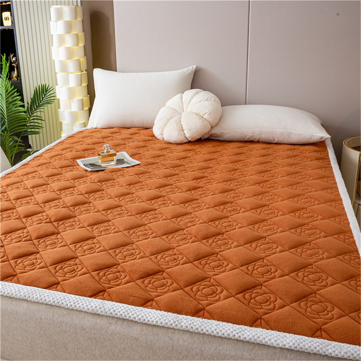 91家纺网 家纺一手货源 找家纺 正邦家纺 2025新款学生宿舍上下铺牛奶绒刺绣玫瑰花夹棉床垫床护垫床褥子 枫糖橘棕