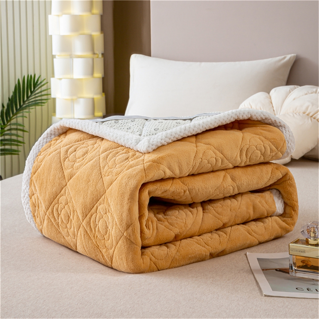 91家纺网 家纺一手货源 找家纺 正邦家纺 2025新款学生宿舍上下铺牛奶绒刺绣玫瑰花夹棉床垫床护垫床褥子 浅卡其