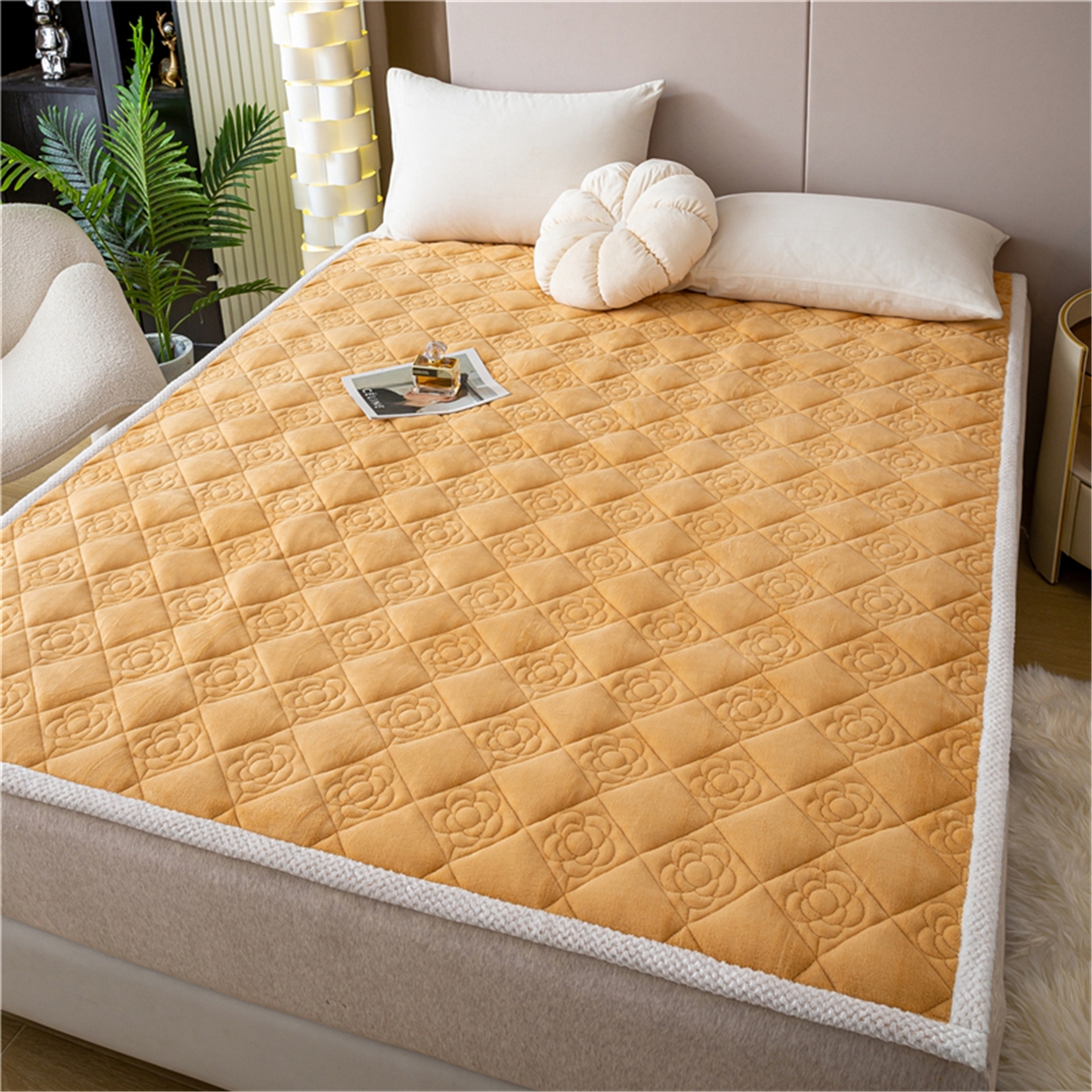 91家纺网 家纺一手货源 找家纺 正邦家纺 2025新款学生宿舍上下铺牛奶绒刺绣玫瑰花夹棉床垫床护垫床褥子 浅卡其