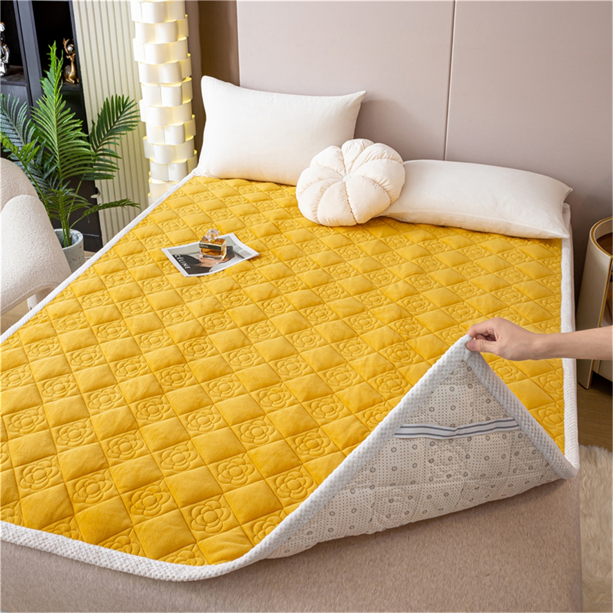 91家纺网 家纺一手货源 找家纺 正邦家纺 2025新款学生宿舍上下铺牛奶绒刺绣玫瑰花夹棉床垫床护垫床褥子 芒果黄