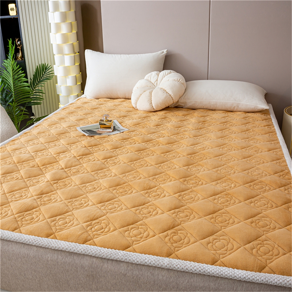 91家纺网 家纺一手货源 找家纺 正邦家纺 2025新款学生宿舍上下铺牛奶绒刺绣玫瑰花夹棉床垫床护垫床褥子 浅卡其