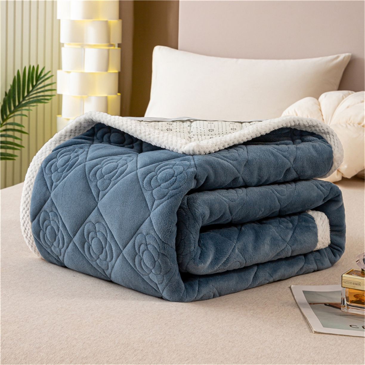 91家纺网 家纺一手货源 找家纺 正邦家纺 2025新款学生宿舍上下铺牛奶绒刺绣玫瑰花夹棉床垫床护垫床褥子 卡布里蓝