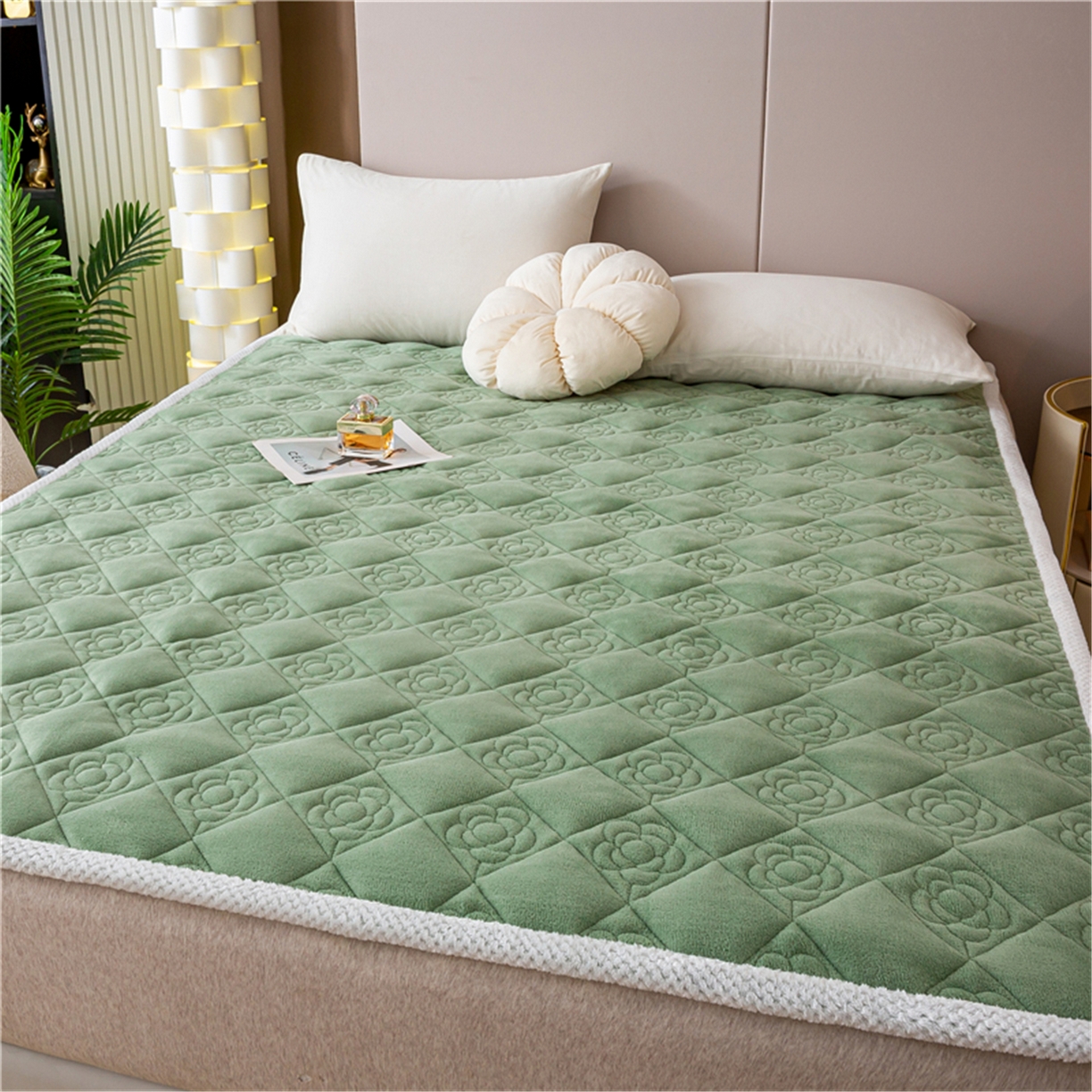 91家纺网 家纺一手货源 找家纺 正邦家纺 2025新款学生宿舍上下铺牛奶绒刺绣玫瑰花夹棉床垫床护垫床褥子 竹绿