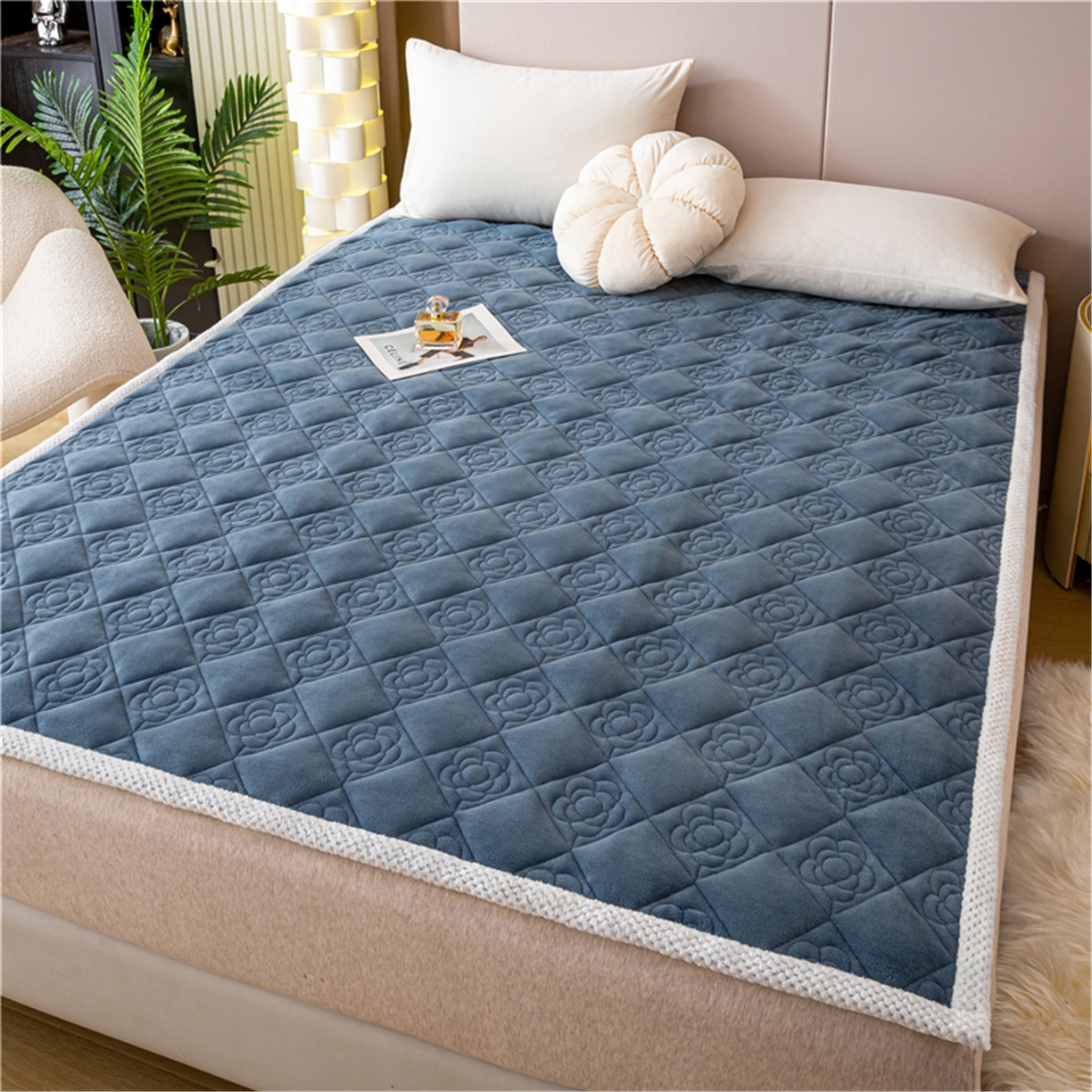 91家纺网 家纺一手货源 找家纺 正邦家纺 2025新款学生宿舍上下铺牛奶绒刺绣玫瑰花夹棉床垫床护垫床褥子 卡布里蓝