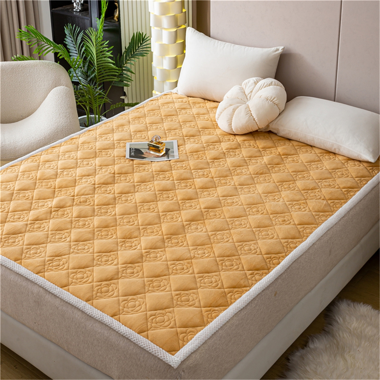 91家纺网 家纺一手货源 找家纺 正邦家纺 2025新款学生宿舍上下铺牛奶绒刺绣玫瑰花夹棉床垫床护垫床褥子 浅卡其