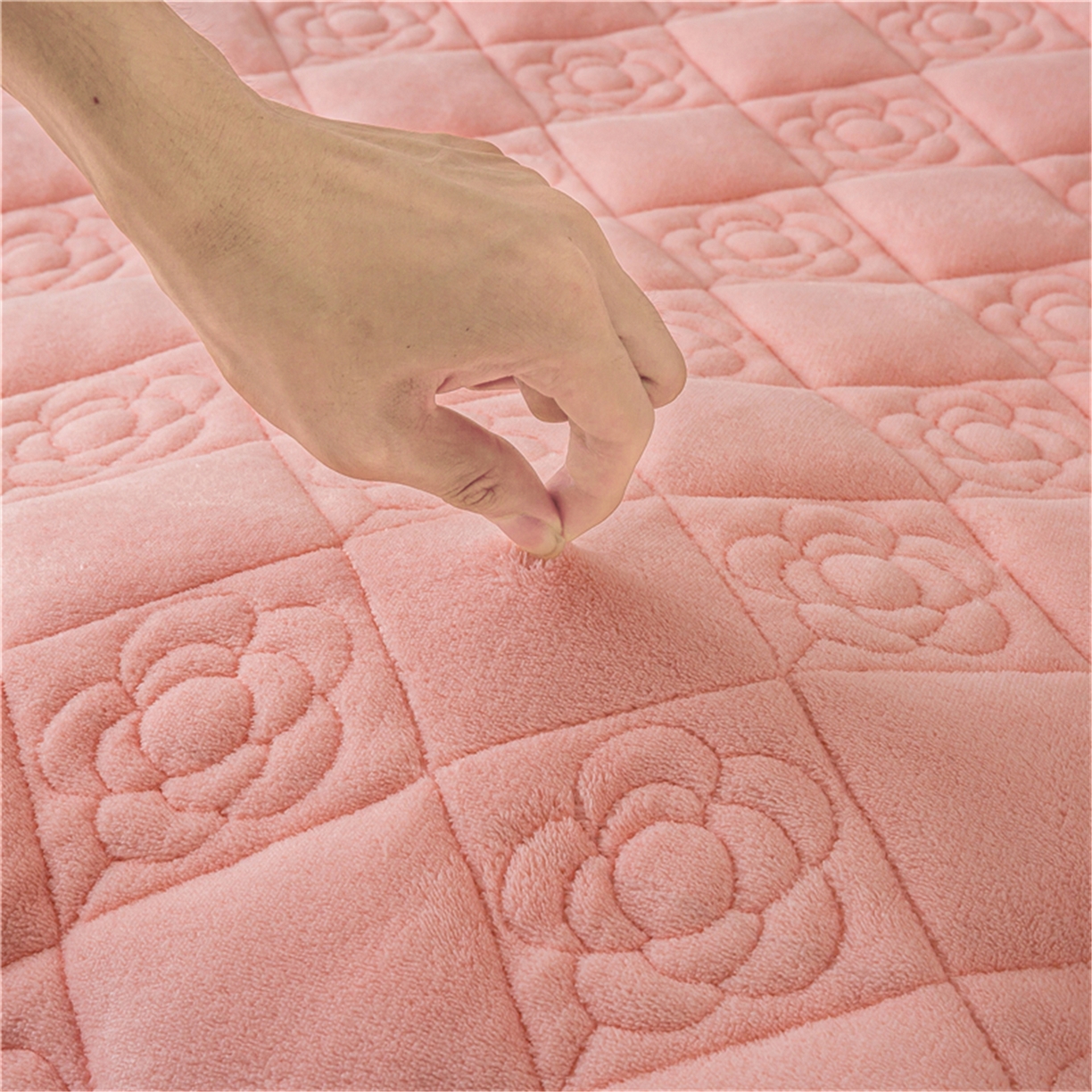 91家纺网 家纺一手货源 找家纺 正邦家纺 2025新款学生宿舍上下铺牛奶绒刺绣玫瑰花夹棉床垫床护垫床褥子 仙桃粉