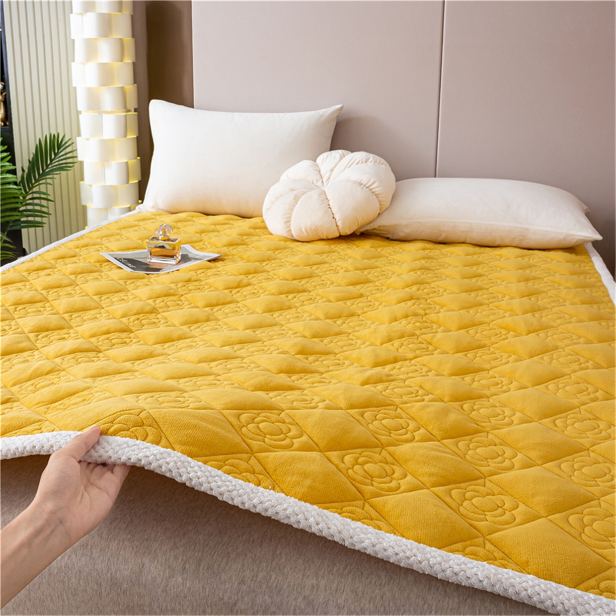 正邦家纺 2025新款学生宿舍上下铺牛奶绒刺绣玫瑰花夹棉床垫床护垫床褥子 芒果黄