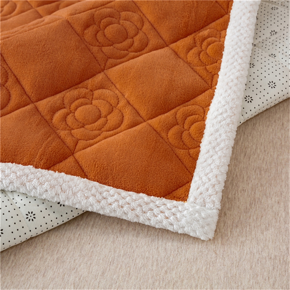 91家纺网 家纺一手货源 找家纺 正邦家纺 2025新款学生宿舍上下铺牛奶绒刺绣玫瑰花夹棉床垫床护垫床褥子 枫糖橘棕