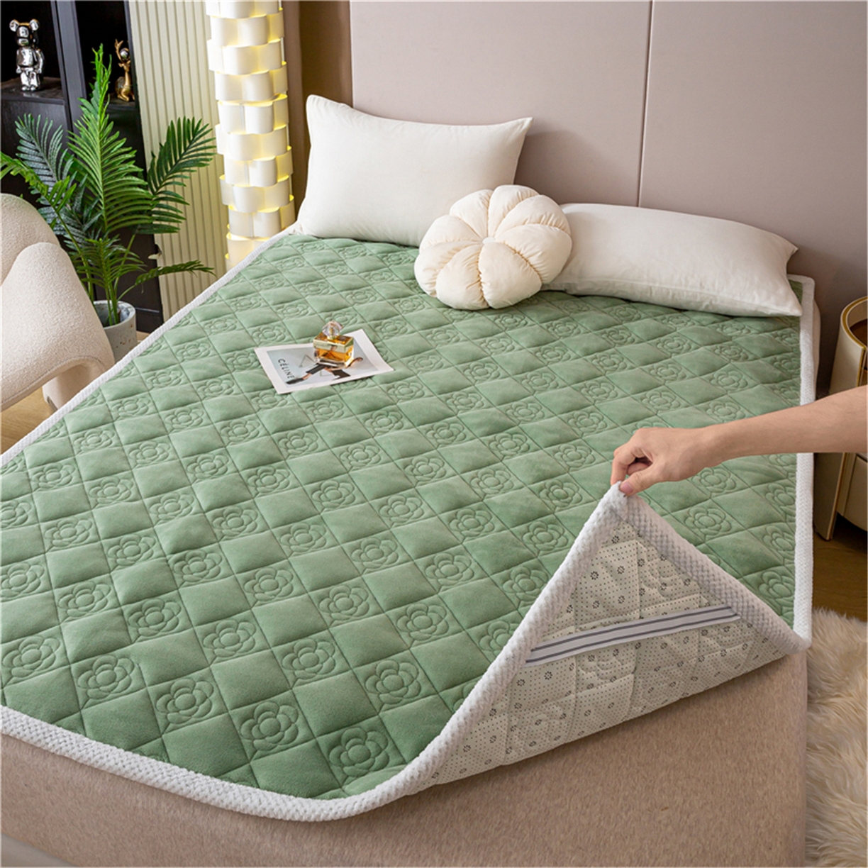 91家纺网 家纺一手货源 找家纺 正邦家纺 2025新款学生宿舍上下铺牛奶绒刺绣玫瑰花夹棉床垫床护垫床褥子 竹绿