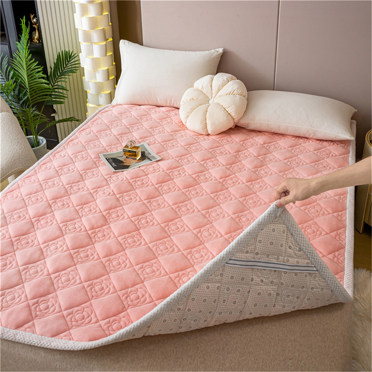 91家纺网 家纺一手货源 找家纺 正邦家纺 2025新款学生宿舍上下铺牛奶绒刺绣玫瑰花夹棉床垫床护垫床褥子 仙桃粉