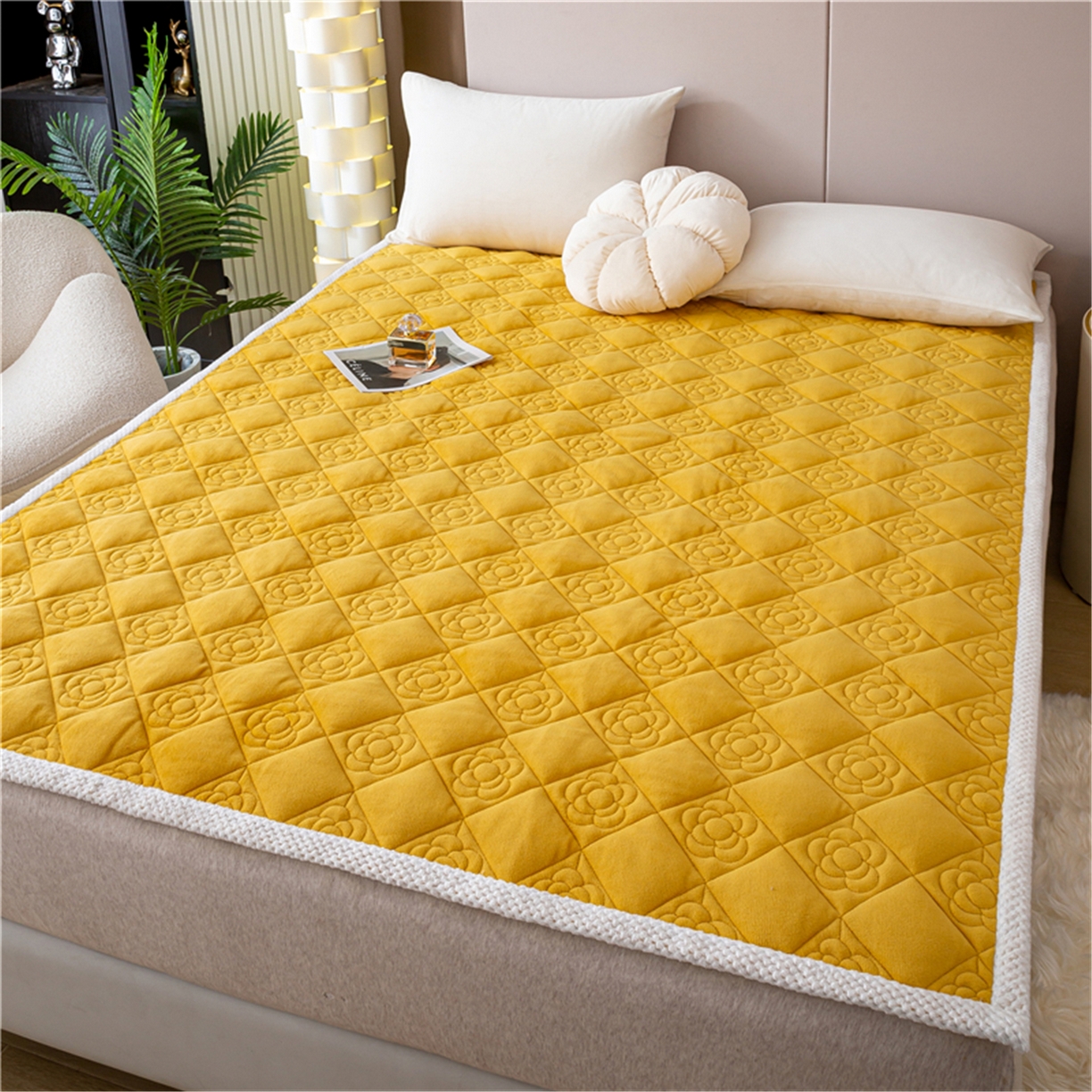 91家纺网 家纺一手货源 找家纺 正邦家纺 2025新款学生宿舍上下铺牛奶绒刺绣玫瑰花夹棉床垫床护垫床褥子 芒果黄