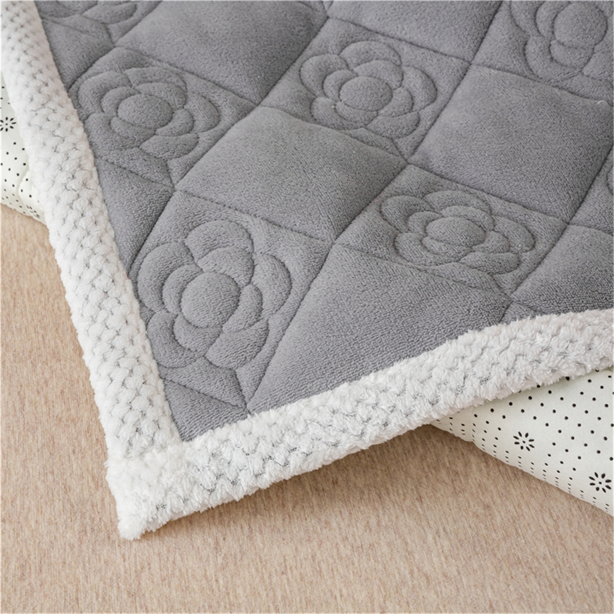 91家纺网 家纺一手货源 找家纺 正邦家纺 2025新款学生宿舍上下铺牛奶绒刺绣玫瑰花夹棉床垫床护垫床褥子 淡雅灰