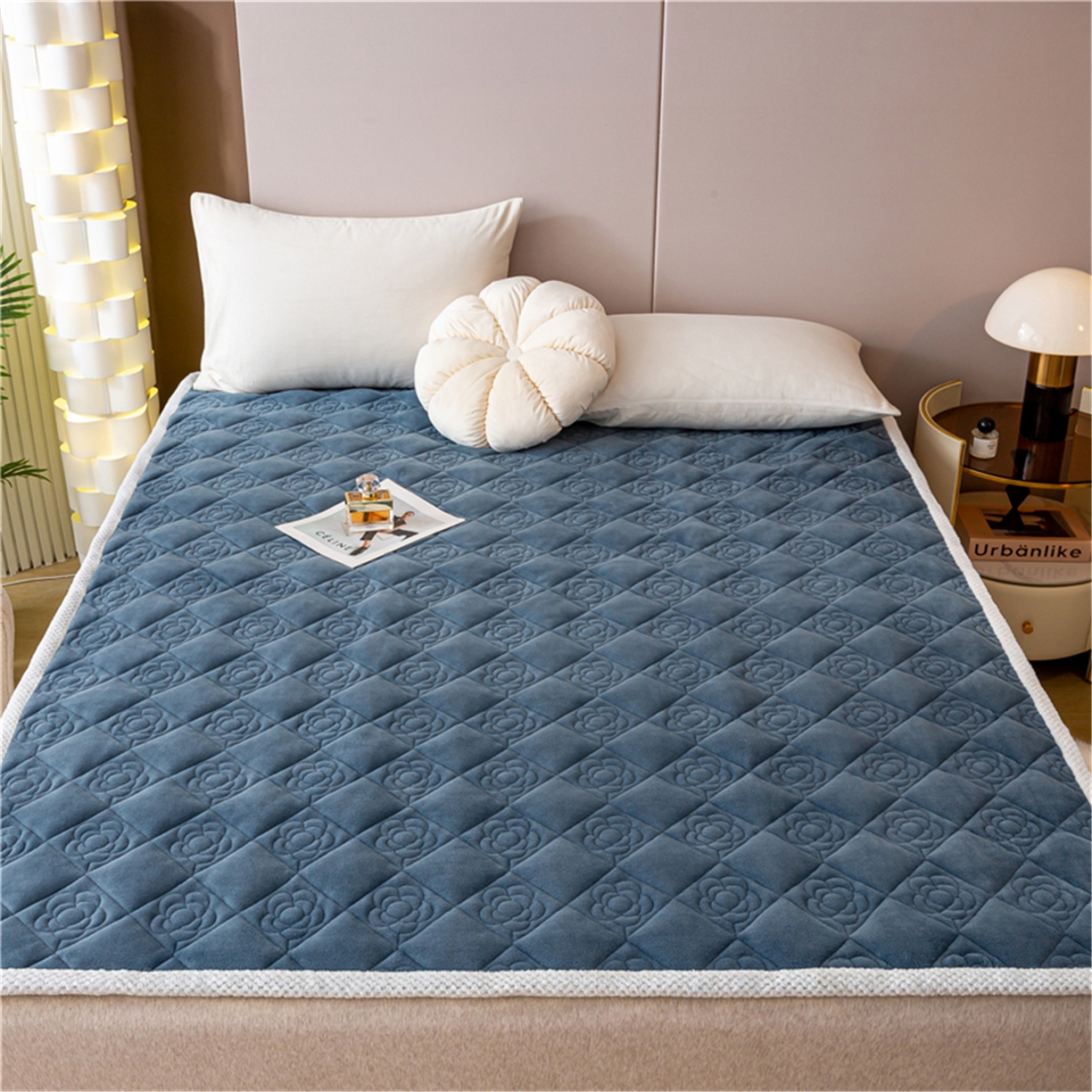 91家纺网 家纺一手货源 找家纺 正邦家纺 2025新款学生宿舍上下铺牛奶绒刺绣玫瑰花夹棉床垫床护垫床褥子 卡布里蓝