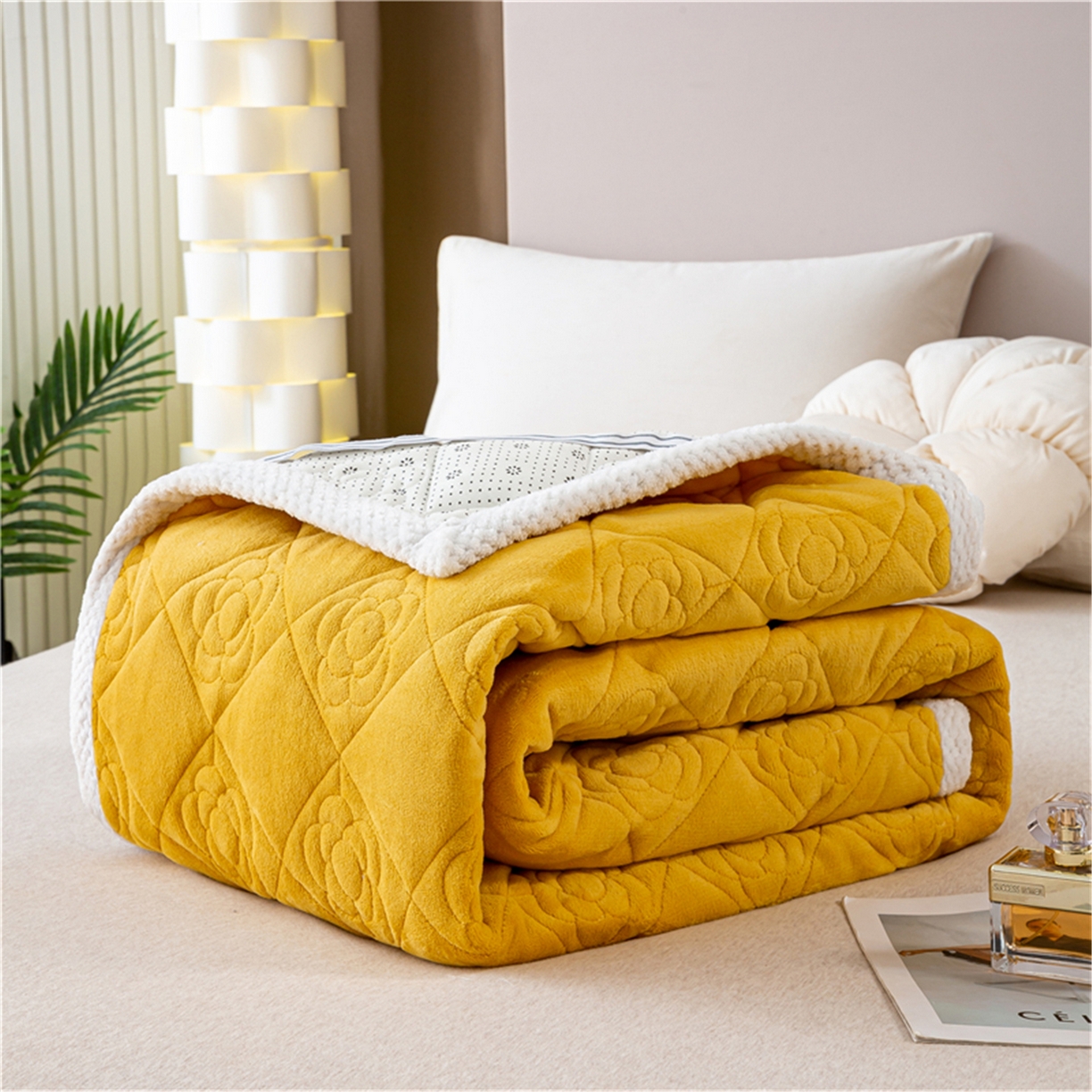 91家纺网 家纺一手货源 找家纺 正邦家纺 2025新款学生宿舍上下铺牛奶绒刺绣玫瑰花夹棉床垫床护垫床褥子 芒果黄