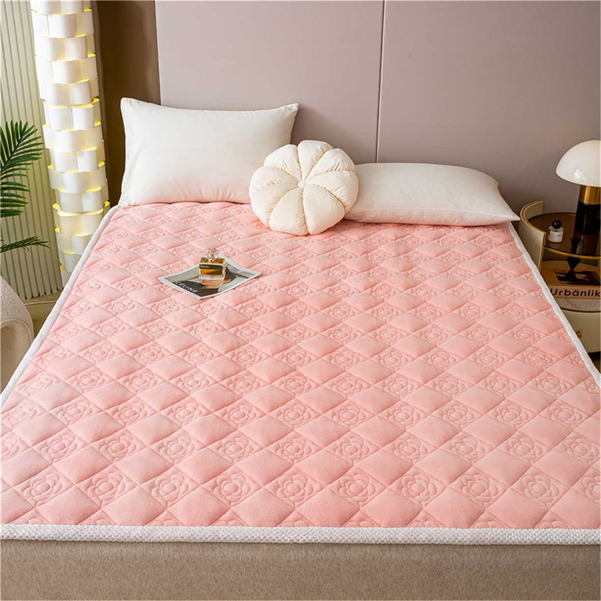 91家纺网 家纺一手货源 找家纺 正邦家纺 2025新款学生宿舍上下铺牛奶绒刺绣玫瑰花夹棉床垫床护垫床褥子 仙桃粉