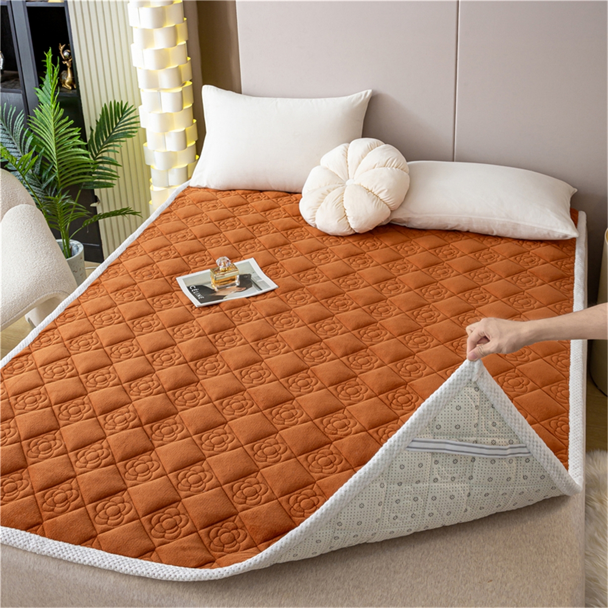 91家纺网 家纺一手货源 找家纺 正邦家纺 2025新款学生宿舍上下铺牛奶绒刺绣玫瑰花夹棉床垫床护垫床褥子 枫糖橘棕