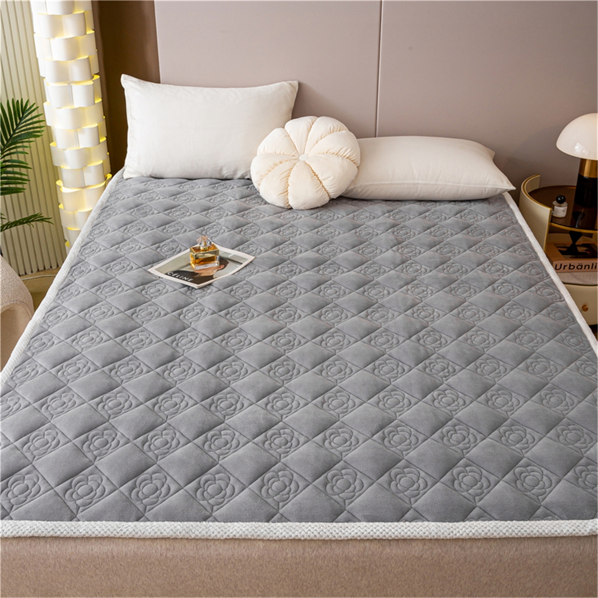 91家纺网 家纺一手货源 找家纺 正邦家纺 2025新款学生宿舍上下铺牛奶绒刺绣玫瑰花夹棉床垫床护垫床褥子 淡雅灰