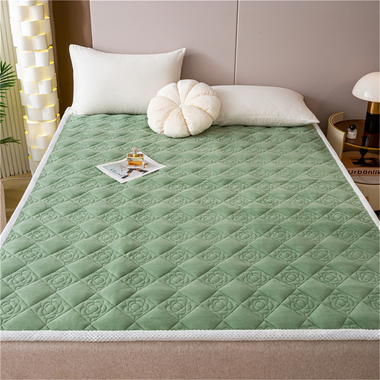 91家纺网 家纺一手货源 找家纺 正邦家纺 2025新款学生宿舍上下铺牛奶绒刺绣玫瑰花夹棉床垫床护垫床褥子 竹绿