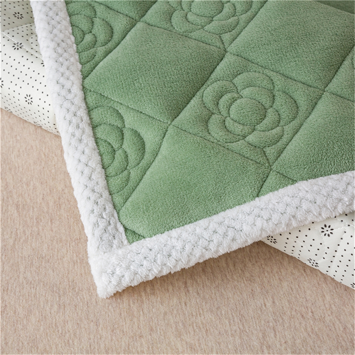 91家纺网 家纺一手货源 找家纺 正邦家纺 2025新款学生宿舍上下铺牛奶绒刺绣玫瑰花夹棉床垫床护垫床褥子 竹绿