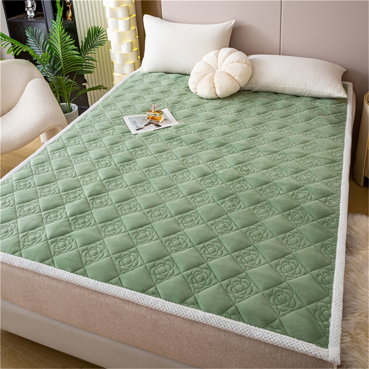 91家纺网 家纺一手货源 找家纺 正邦家纺 2025新款学生宿舍上下铺牛奶绒刺绣玫瑰花夹棉床垫床护垫床褥子 竹绿