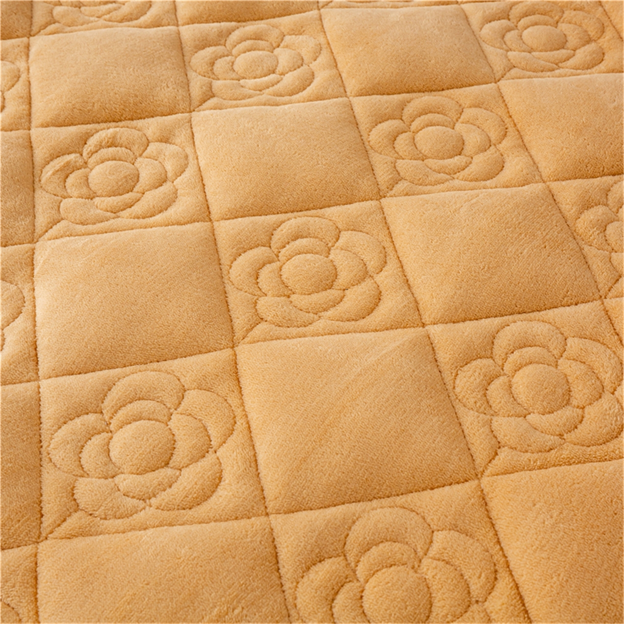 91家纺网 家纺一手货源 找家纺 正邦家纺 2025新款学生宿舍上下铺牛奶绒刺绣玫瑰花夹棉床垫床护垫床褥子 浅卡其