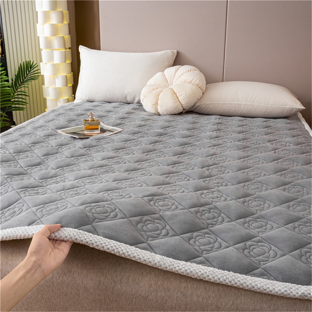 正邦家纺 2025新款学生宿舍上下铺牛奶绒刺绣玫瑰花夹棉床垫床护垫床褥子 淡雅灰