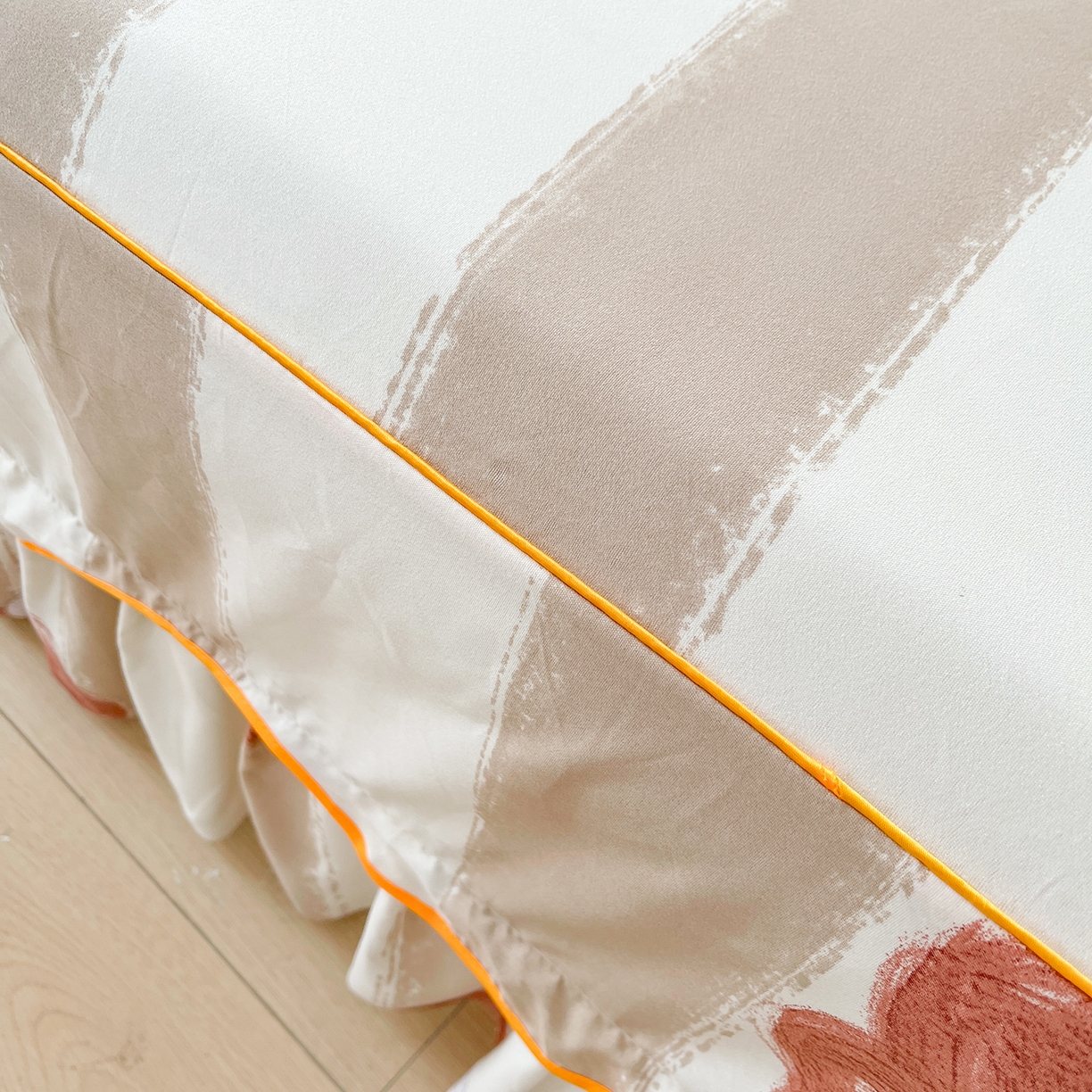 91家纺网 家纺一手货源 找家纺 笠裙家纺 2025新款磨毛S边韩版防滑床裙单床裙床裙单件 宠爱