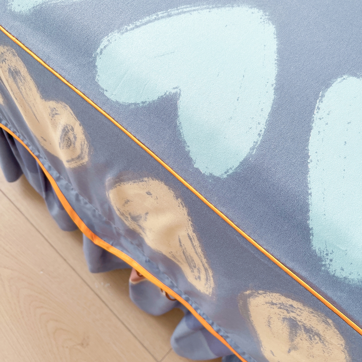 91家纺网 家纺一手货源 找家纺 笠裙家纺 2025新款磨毛S边韩版防滑床裙单床裙床裙单件 心定律