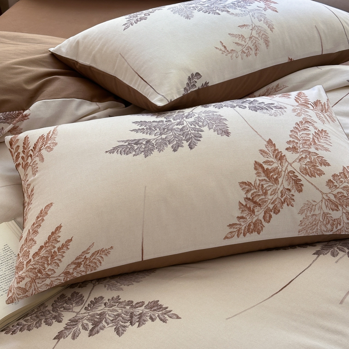 91家纺网 家纺一手货源 找家纺 优彩 2025新款数码印花全棉纯棉磨毛四件套 草木绮梦