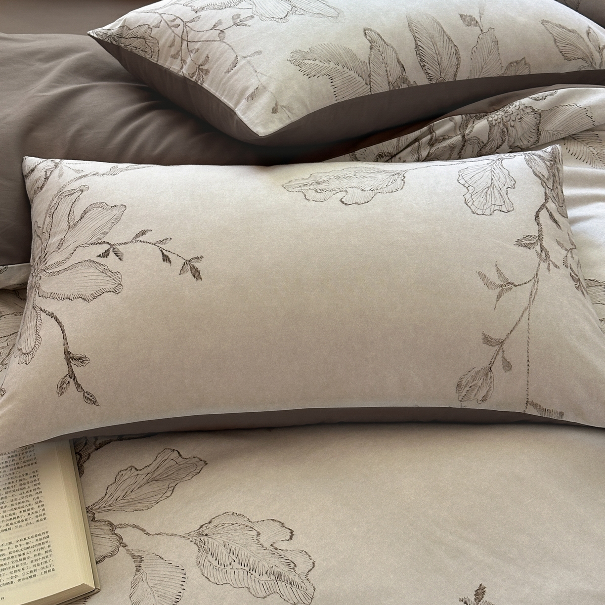 91家纺网 家纺一手货源 找家纺 优彩 2025新款数码印花全棉纯棉磨毛四件套 镜花水月