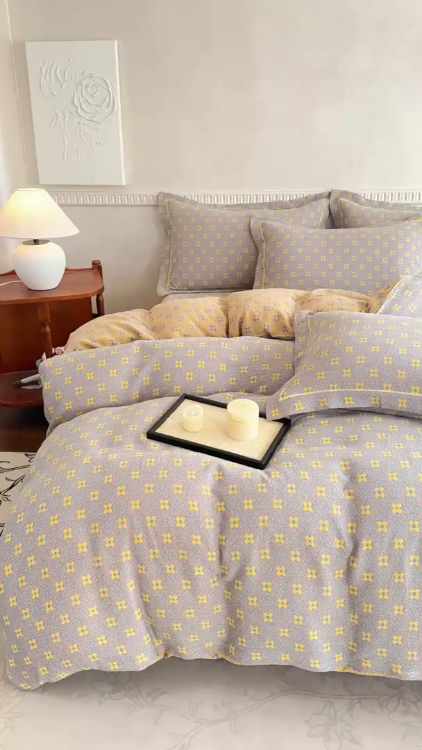 91家纺网 家纺一手货源 找家纺 江南春家纺【幻-暖纱】2025新款A类100%全棉色织提花双层纱四件套 【幻-暖纱】幸运草-紫黄