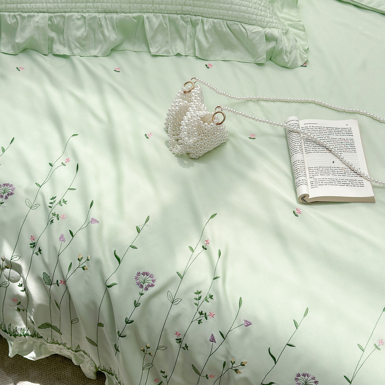 91家纺网 家纺一手货源 找家纺 琳可家居 2025新款100%再生纤维素纤维刺绣款花边床盖-田园花憩 田园花憩-绿