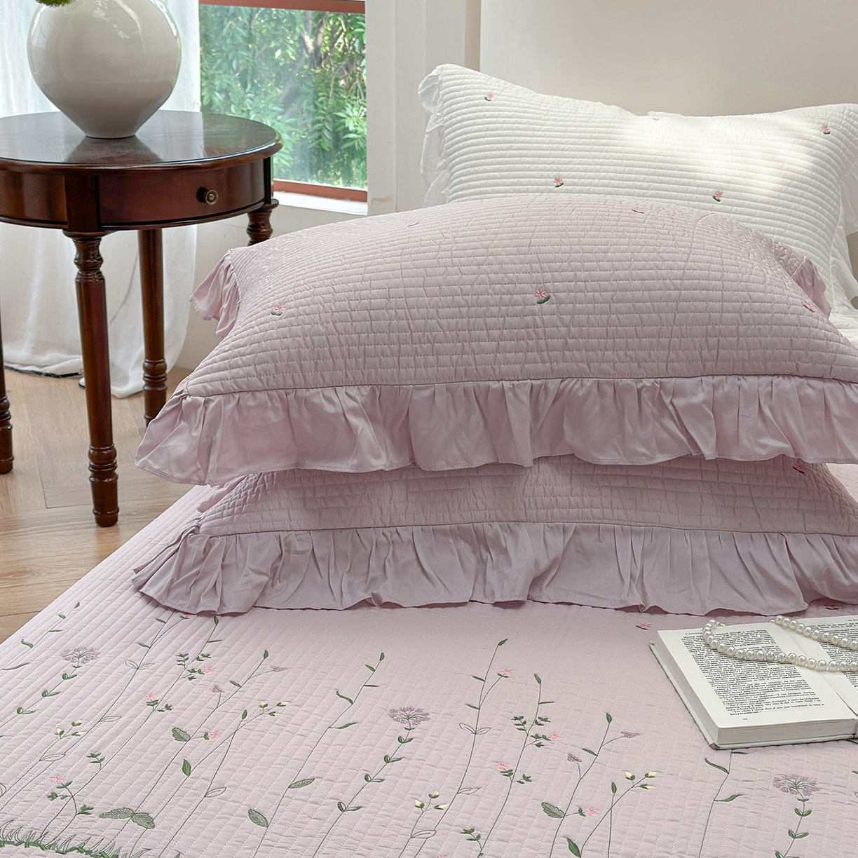 91家纺网 家纺一手货源 找家纺 琳可家居 2025新款100%再生纤维素纤维刺绣款花边床盖-田园花憩 田园花憩-紫