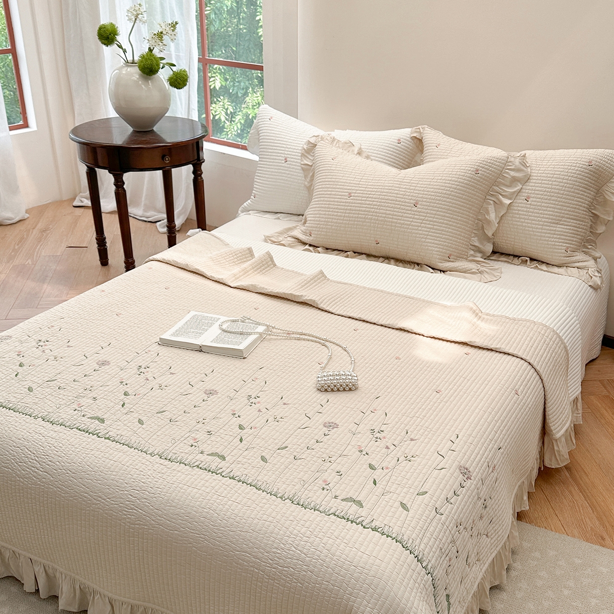 91家纺网 家纺一手货源 找家纺 琳可家居 2025新款100%再生纤维素纤维刺绣款花边床盖-田园花憩 田园花憩-棕