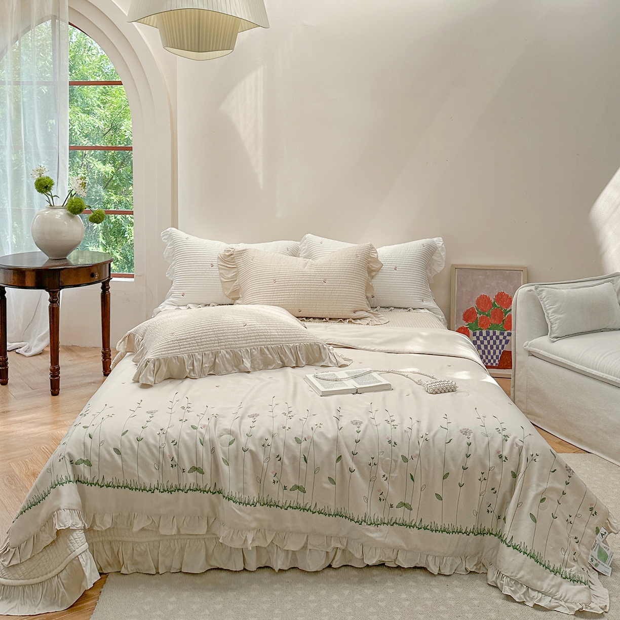 91家纺网 家纺一手货源 找家纺 琳可家居 2025新款100%再生纤维素纤维刺绣款花边床盖-田园花憩 田园花憩-棕