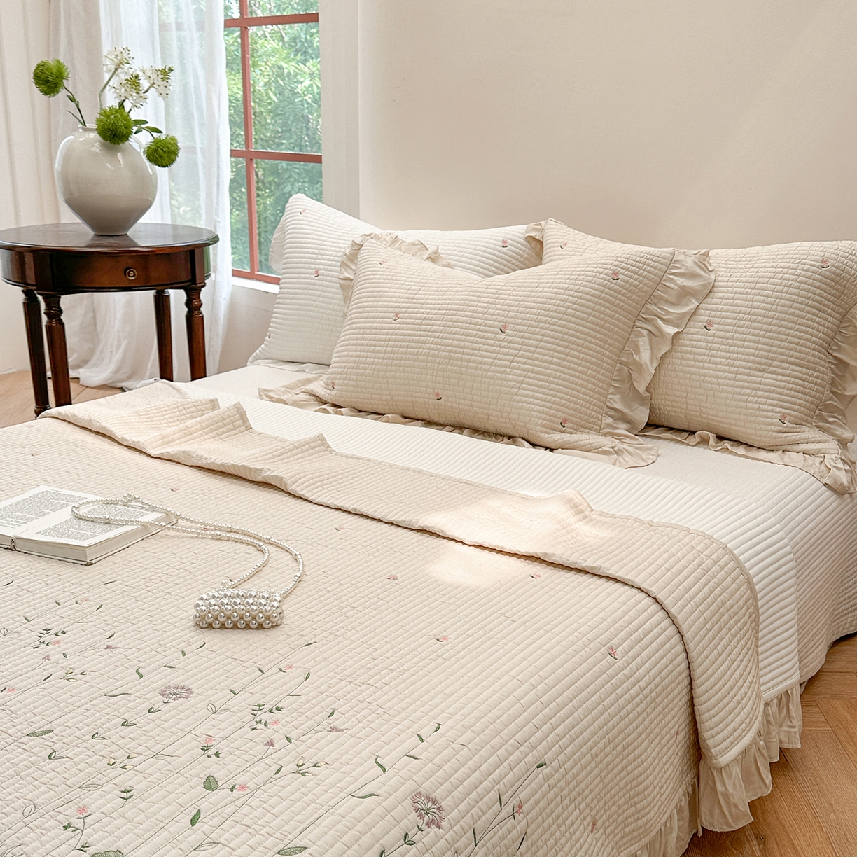 91家纺网 家纺一手货源 找家纺 琳可家居 2025新款100%再生纤维素纤维刺绣款花边床盖-田园花憩 田园花憩-棕