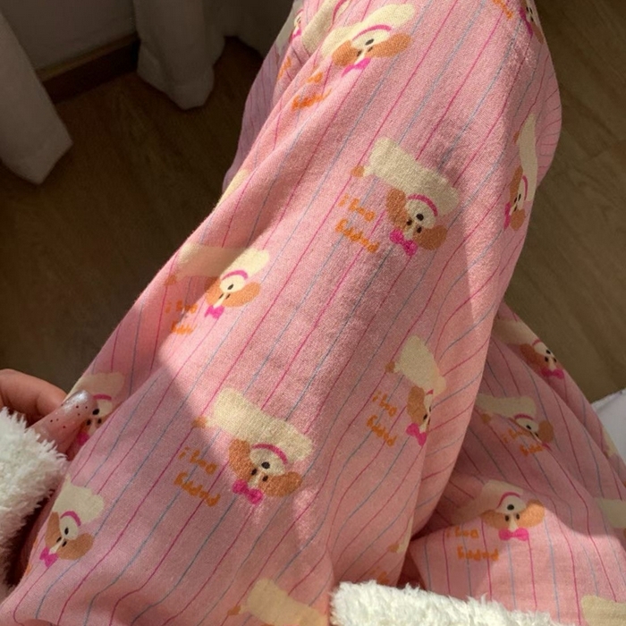 91家纺网 家纺一手货源 找家纺 妍景家居生活馆 2025新款全棉纯棉纱布单长裤 粉底线条狗狗