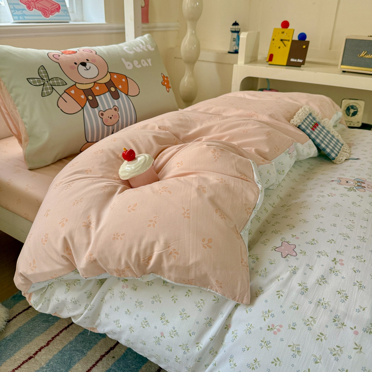 91家纺网 家纺一手货源 找家纺 曼陀罗 2025新款软软棉学生宿舍上下铺三件套 贝尔小熊