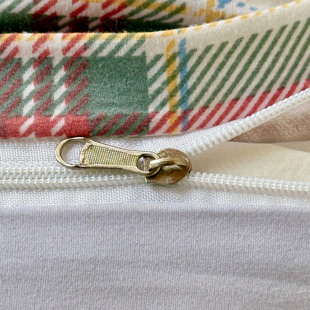 91家纺网 家纺一手货源 找家纺 曼陀罗 2025新款软软棉学生宿舍上下铺三件套 复古绿格狗