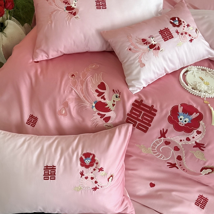 91家纺网 家纺一手货源 找家纺 江涞 2025新款长绒棉数码印花刺绣四件套--小美满 小美满-粉