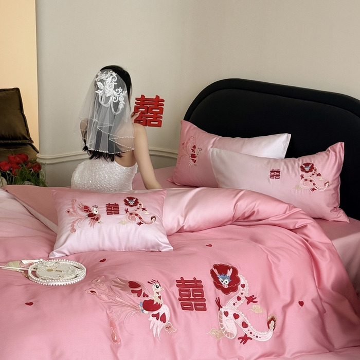 91家纺网 家纺一手货源 找家纺 江涞 2025新款长绒棉数码印花刺绣四件套--小美满 小美满-粉