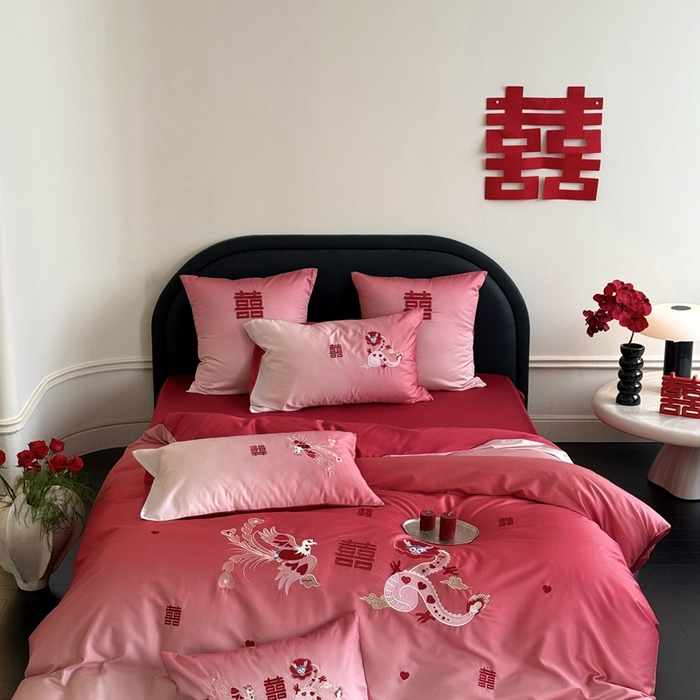 91家纺网 家纺一手货源 找家纺 江涞 2025新款长绒棉数码印花刺绣四件套--小美满 小美满-红