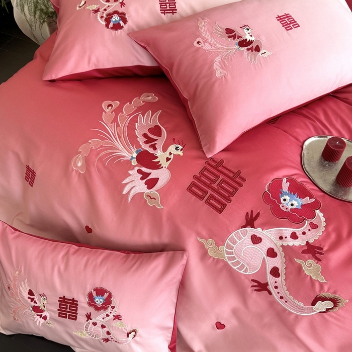 91家纺网 家纺一手货源 找家纺 江涞 2025新款长绒棉数码印花刺绣四件套--小美满 小美满-红