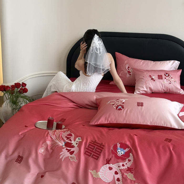 91家纺网 家纺一手货源 找家纺 江涞 2025新款长绒棉数码印花刺绣四件套--小美满 小美满-红