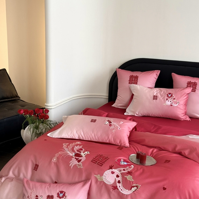 91家纺网 家纺一手货源 找家纺 江涞 2025新款长绒棉数码印花刺绣四件套--小美满 小美满-红